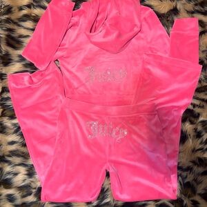 New with tags Bubblegum Pink Juicy Couture tracksuit set
velour